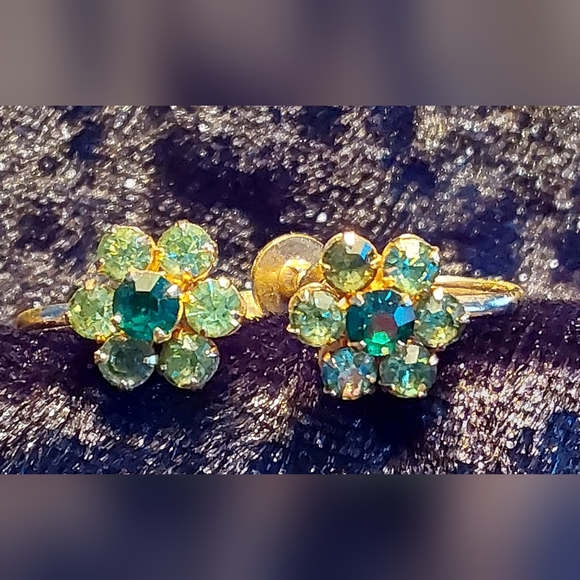VINTAGE EMERALD GREEN BROOCH/EARRINGS SET - Picture 3 of 4